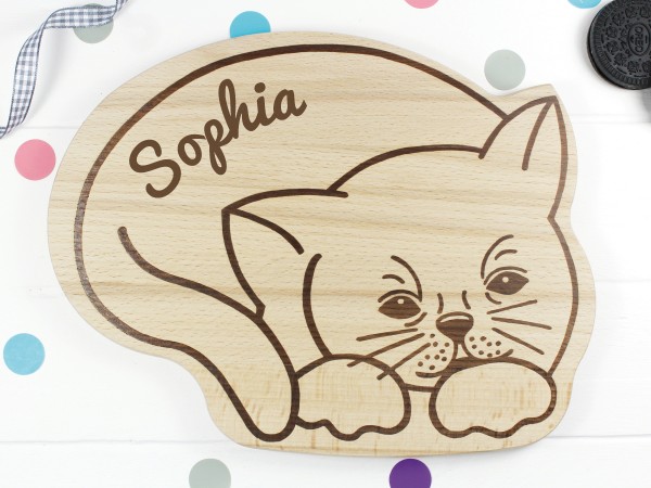 Graviertes Holzbrett mit Katze